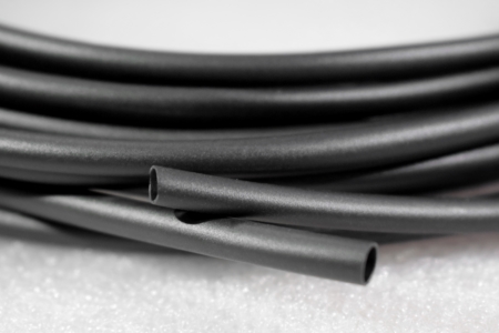 Tubo termoretráctil flexible resistente a los productos químicos