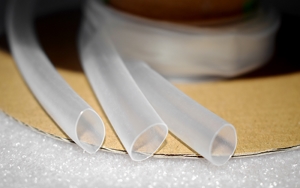 Tubo termoretráctil resistente a solventes / productos químicos