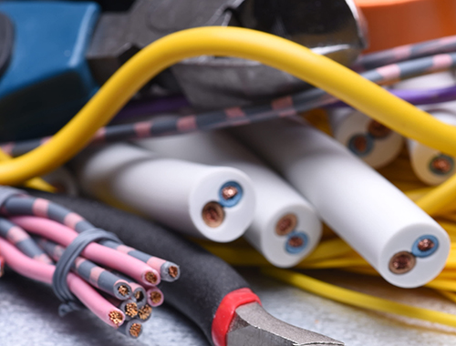 Tubos de comunicación y accesorios para cables